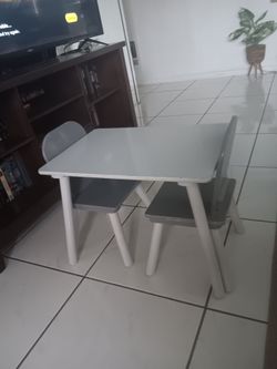 Kids table and chair set