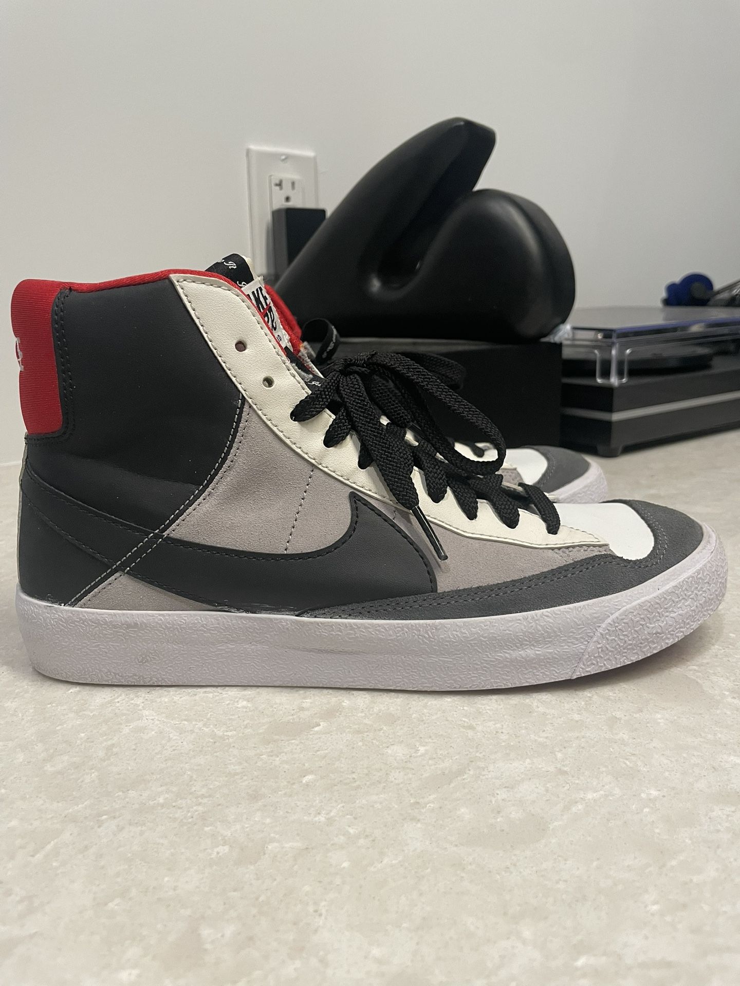 Nike Blazer Mid 77 SE GS Dance - White Black Red DH8640-100 | 6.5Y | Women 8