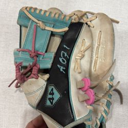 44 Infielders Glove 11.75