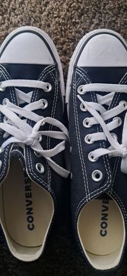 Converse low tops, size 6 in men 8 in women (unisex