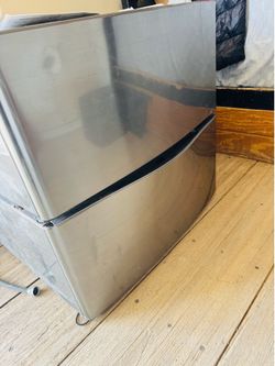 Pedestal washer with storage