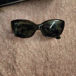 Woman's Raybans Ohh Jackie Addition 