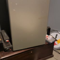mini fridge 