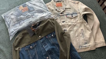 3 Levis trucker denim jackets size Large (NEW)