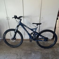 Giant Reign 3 Mountain Bike