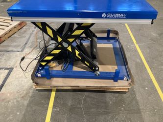 Never Used- 48x48 (4400lb Capacity) Lift Table