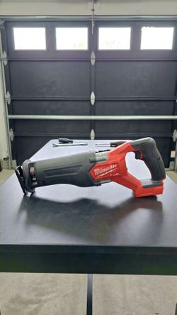 NEW Milwaukee
M18 FUEL GEN-2 18V Lithium-Ion Brushless Cordless SAWZALL Reciprocating Saw (Tool-Only)