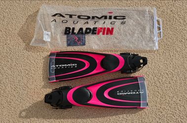 Atomic Aquatics Bladefin SCUBA / Swim fins. (brand new, never used)
