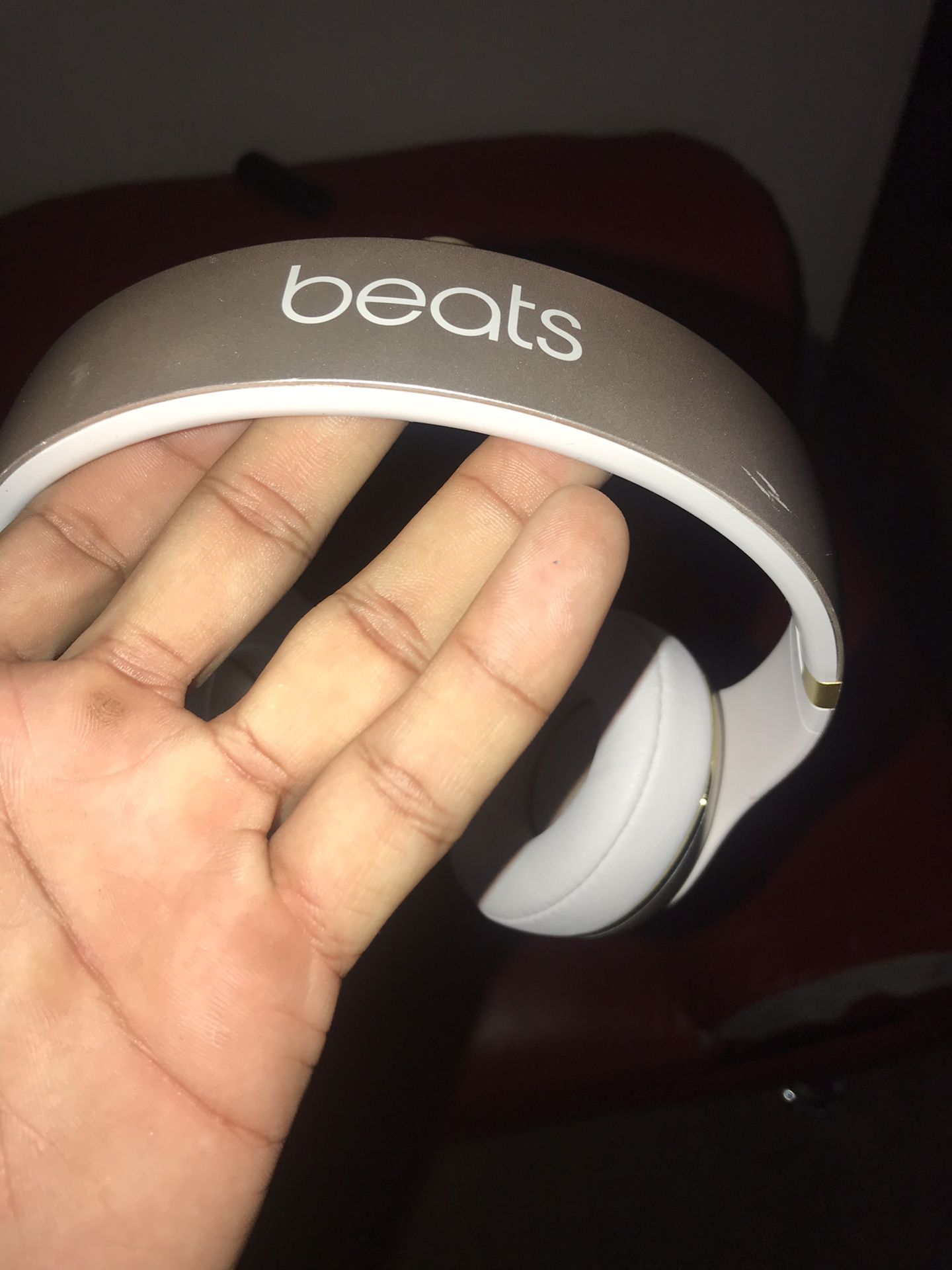 Wireless studio beats