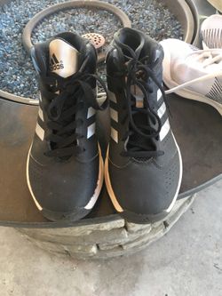 Adidas basketball shoes size 6