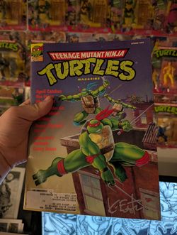 Tmnt magazine signed by Kevin eastman