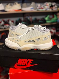 Air Jordan 11 Low Size 9.5 $100
