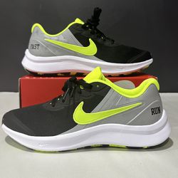 Size 5.5Y  (GS) - Nike Star Runner 3 Low Black Grey Green Running Track & Field