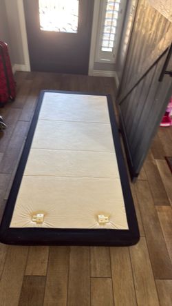 Adjustable bed base