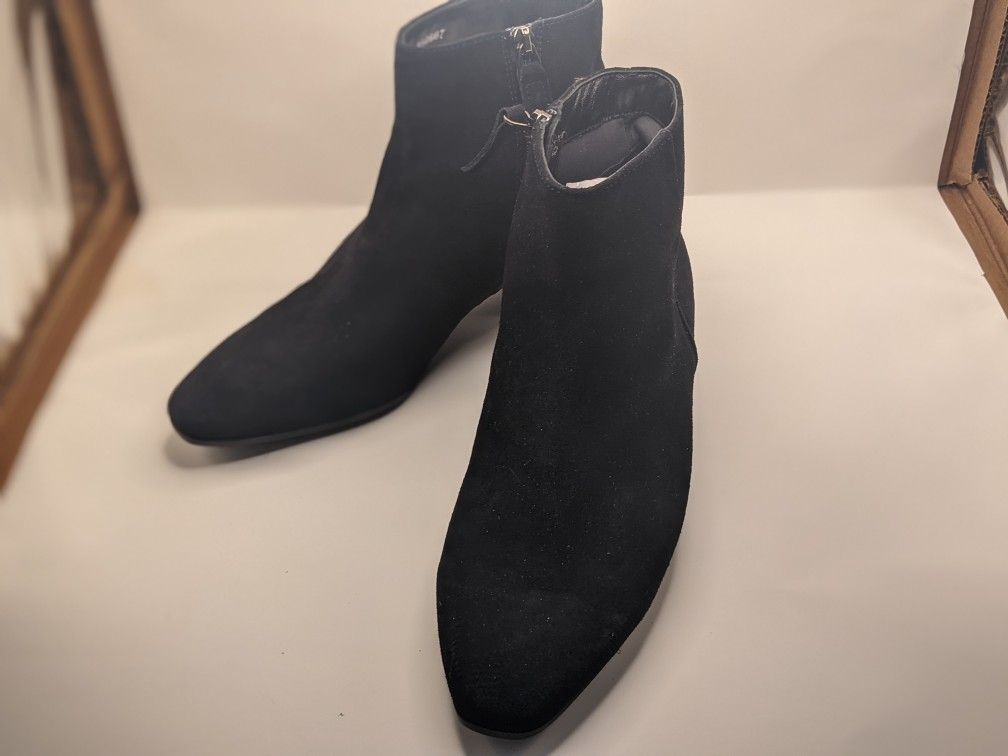 NWOT Aquatalia Black Suede Ankle Booties - 9