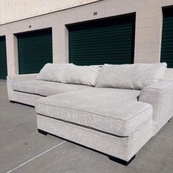 Living Spaces Beige Sectional Couch 🛻Delivery Available🛻