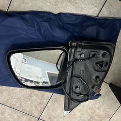 Ford F-450/F-550 Super Duty 08-10 Mirror RH,Non-Towing,Power,Manual Folding,Non-Heated,No Memory And Signal Light 