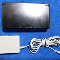 Nintendo 3DS With Charger. Works 