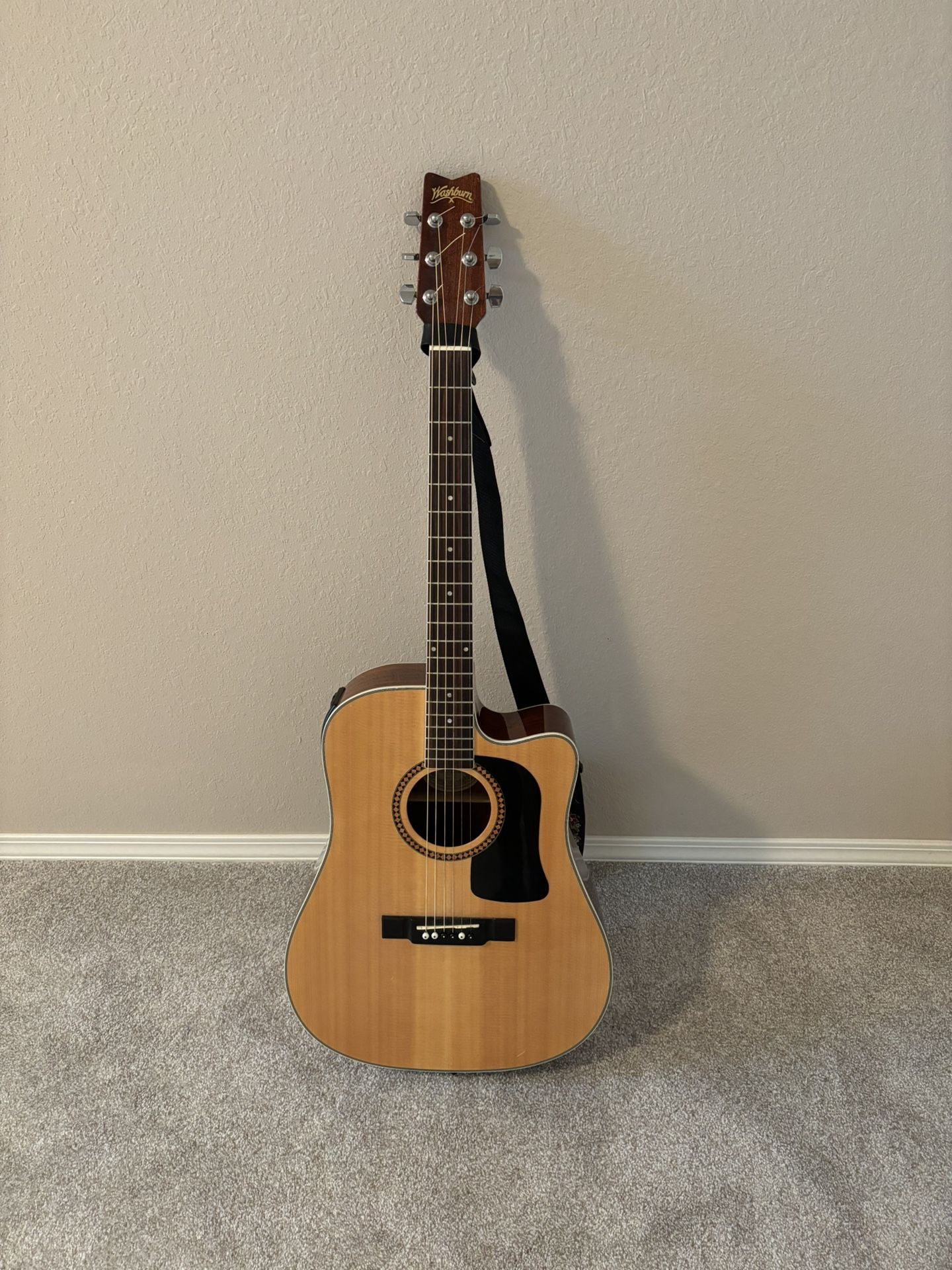 Washburn Heritage 10 Series Dreadnought Cutaway Acoustic Electric Guitar