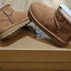 Mini Classic Short UGG Boots Size 8t/9t And 10t Toddler 