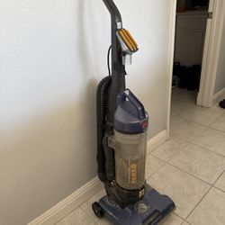 Hoover Wind tunnel Paws Vacuum 