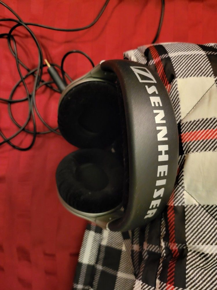 Sennheiser HD555 Professional Headphones