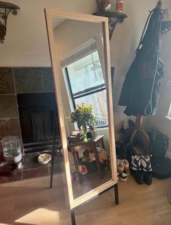 Standing mirror