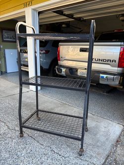 Lightweight storage rack