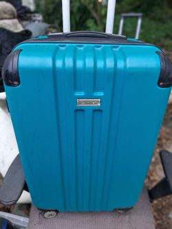 NICE MEDIUM SIZE PULL ALONG LUGGAGE