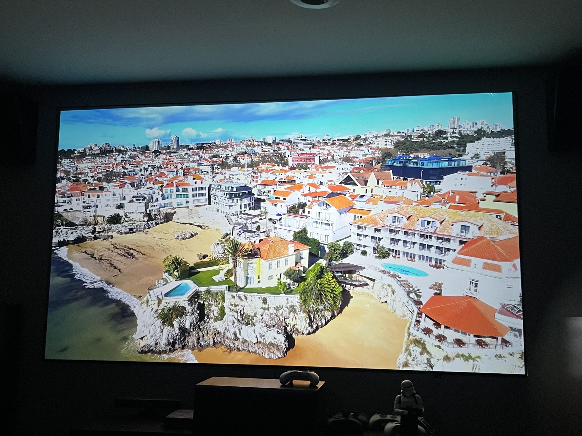 Epson 5040ub Home Theater Projector, Screen, and Mount.