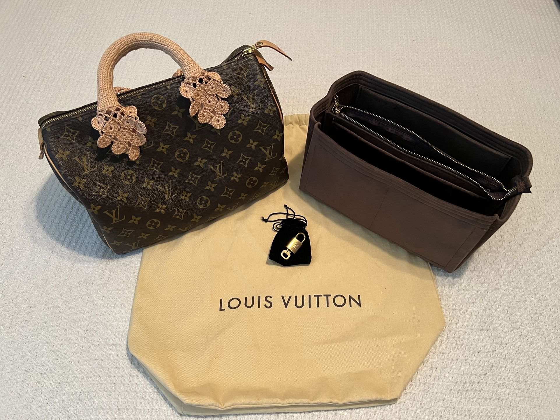 Louis Vuitton Speedy 30 EXCELLENT CONDITION AUTHENTIC WITH COA