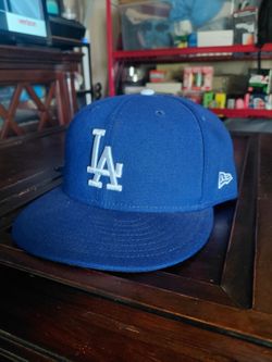 New Dodgers fitted hat. Size 8