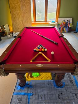 Berhinger 9ft Matriarch pool table