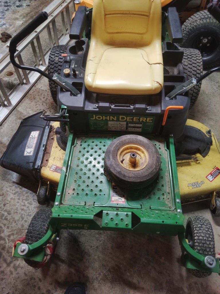 Z355E John Deere Zero Turn 2018 48in. Deck