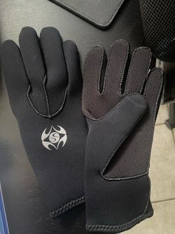 Diving gloves