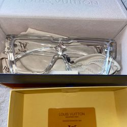 NEW Woman’s Louis Vuitton Glasses 