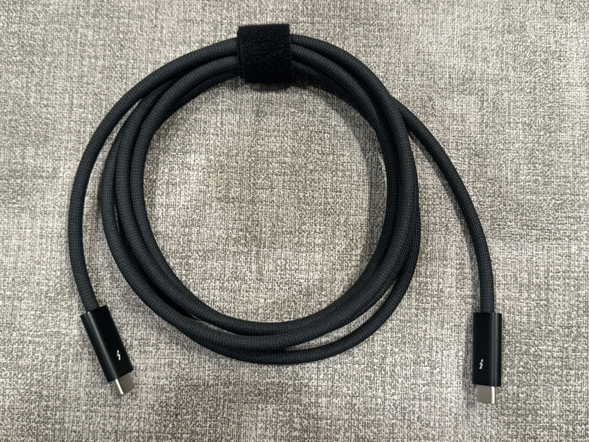 Apple Thunderbolt 4 USB-C Cable (1 meter, 3 ft)