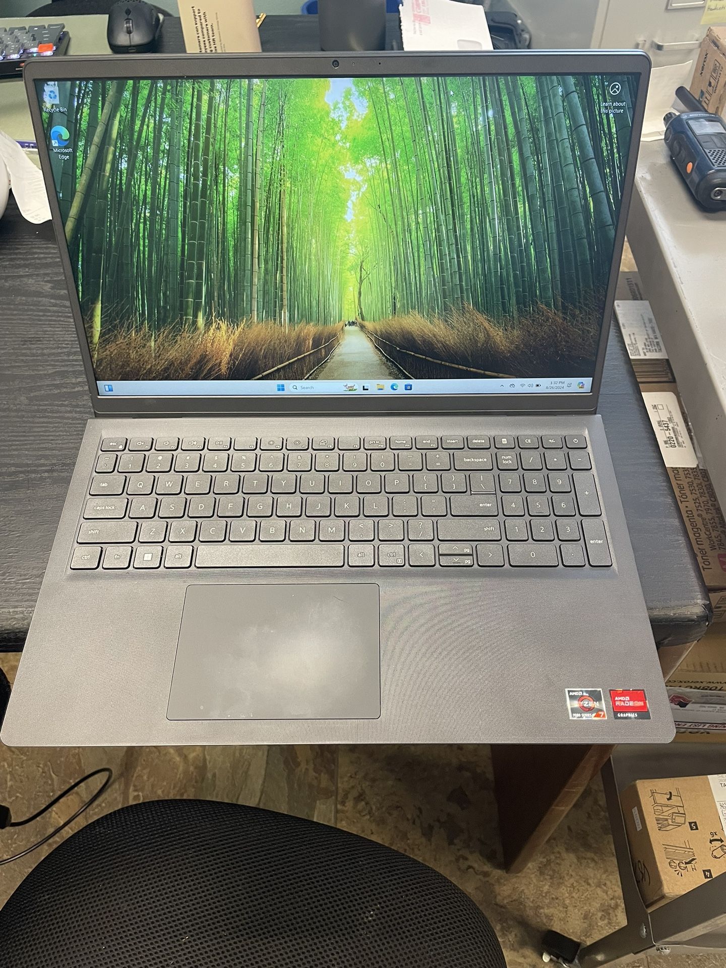 Dell Vostro laptop AMD Ryzen 7 7730U