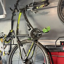 Hyper 21 Speed Mountain Bike Carbon Fiber 