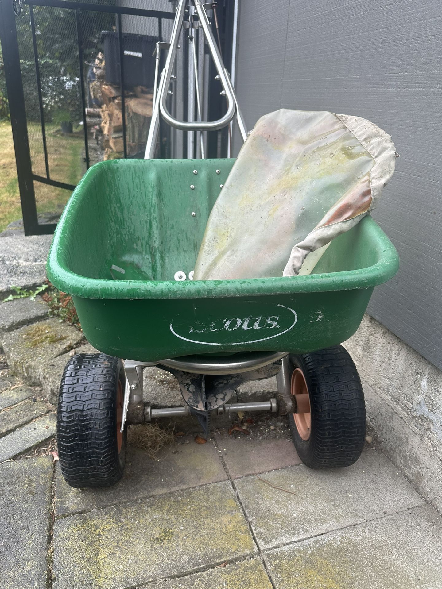 Commercial Lawn Spreader