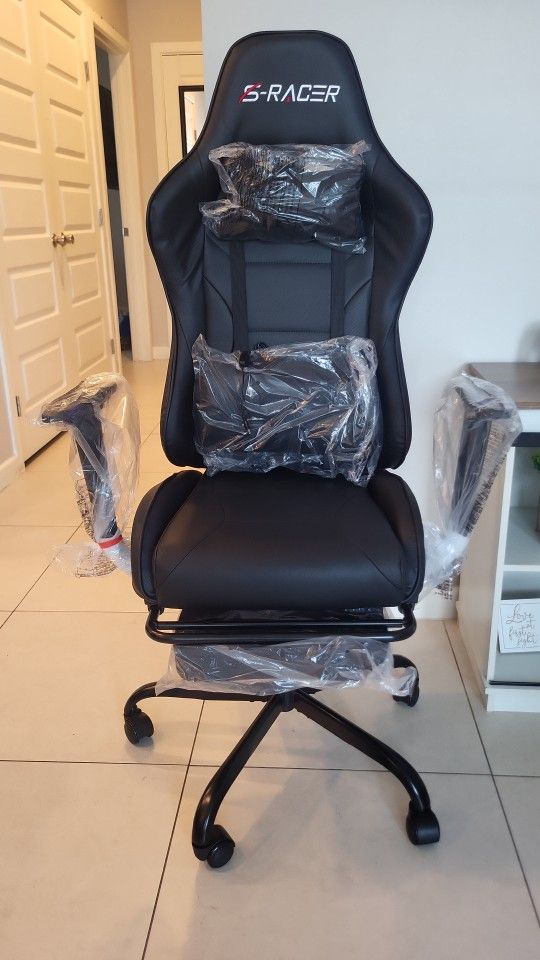 New Black Gaming Chair with foot rest
