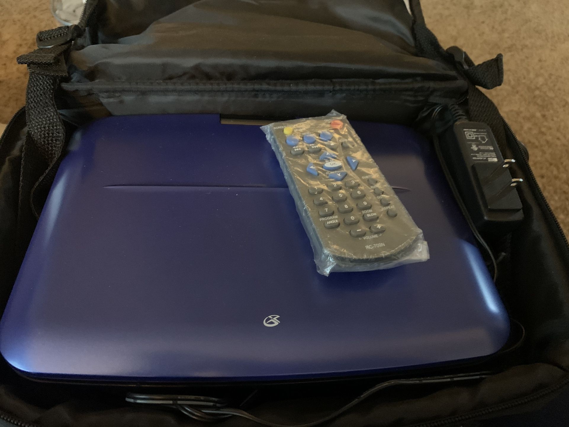 DVD PLAYER AND CASE LIKE NEW
