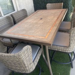 Patio,Outdoor furniture,6 Swivel médium barstool chairs with cushions and Dining table.