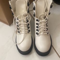 Boots..white..size 6