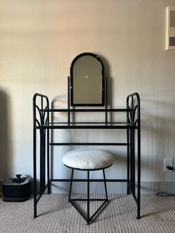Vanity w Stool