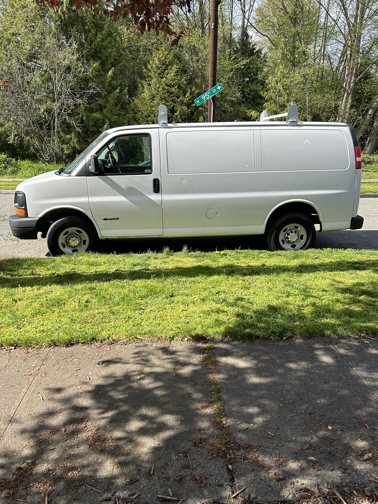 2005 Chevy Express Cargo Van 2500 4.8L A/C Racks Shelves New Tires Excellent Engine Tranny Construction Work Painting Gardening 155K Clean Title Ready