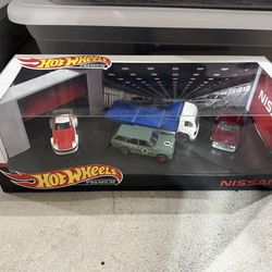 Hot Wheels 2020 Premium Nissan GARAGE DIORAMA BOX SET DATSUN 510 Bluebird 240z