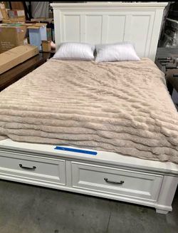 Costco Kitteridge Queen Storage Bedframe
