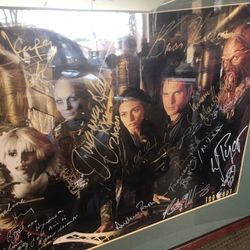 Farscape full cast photo hand sighed by all.