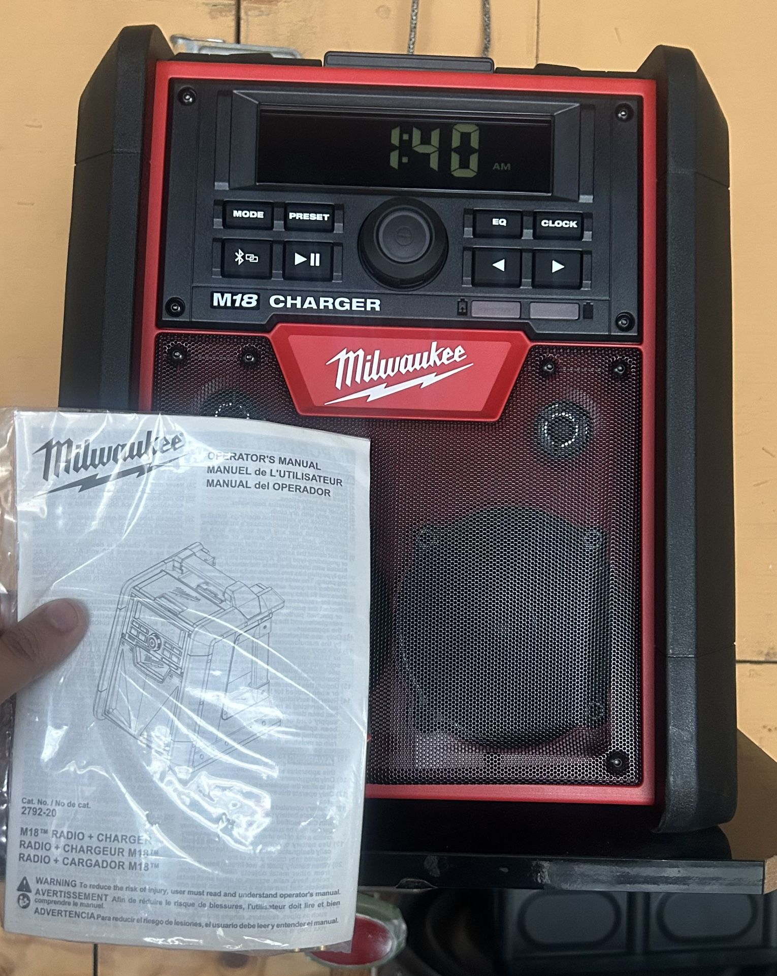 Milwaukee M 18 Bluetooth Speaker 